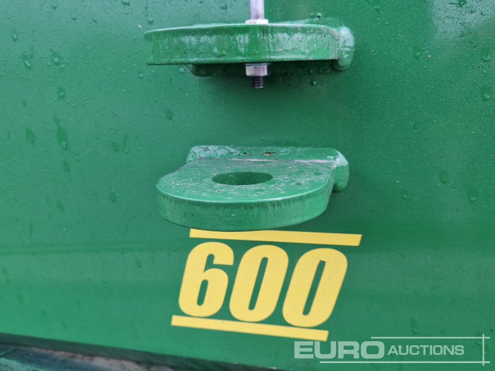 Agricultural machinery Unused 2025 John Deere 600kg Front Weights to suit John Deere Tractors, Metal Case with Towing Eye (Green): picture 7