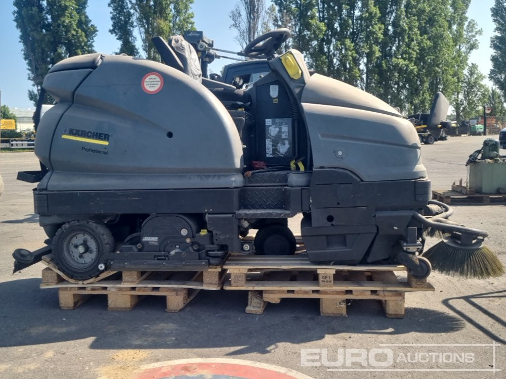 Kärcher R100 Ride on Swerper - Industrial sweeper: picture 5 Kärcher R100 Ride on Swerper - Industrial sweeper: picture 5