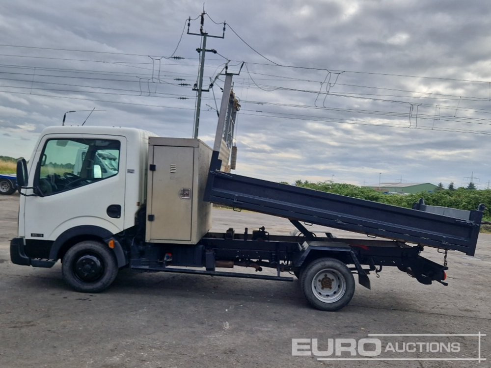 Nissan Cabstar - Open body delivery van: picture 2 Nissan Cabstar - Open body delivery van: picture 2
