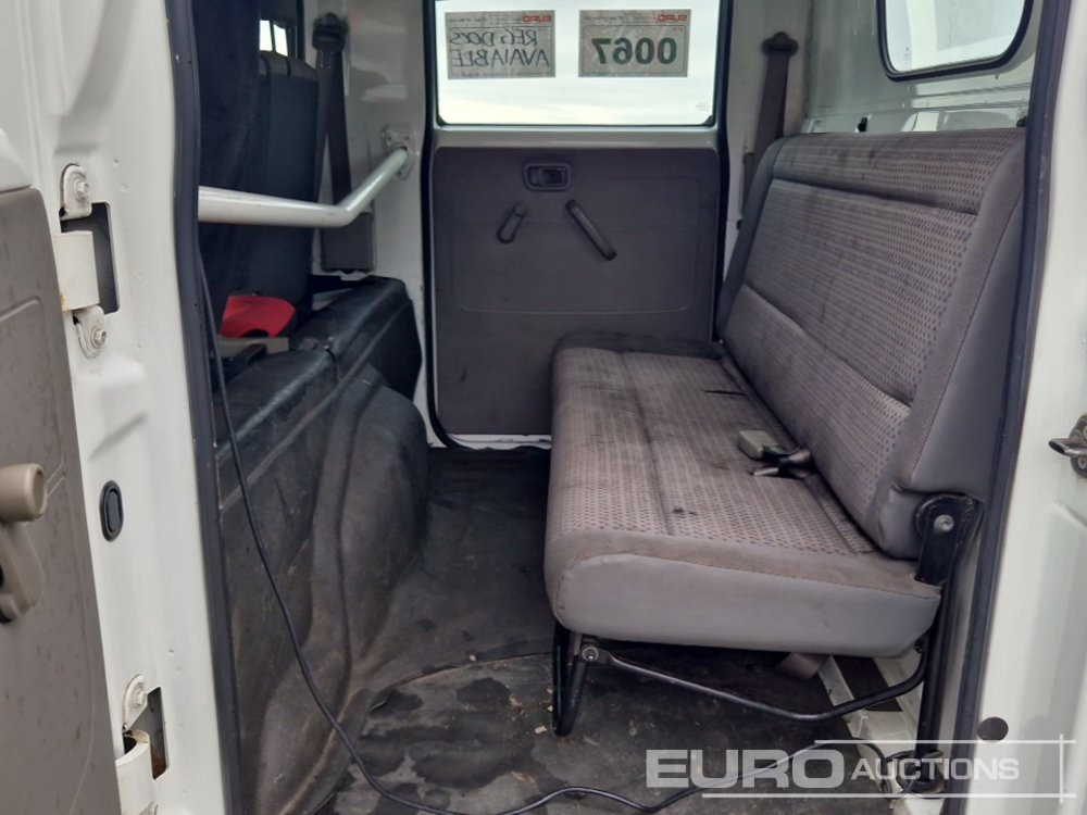 Open body delivery van Nissan Cabstar: picture 25