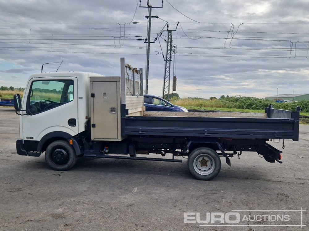 Nissan Cabstar - Open body delivery van: picture 3 Nissan Cabstar - Open body delivery van: picture 3