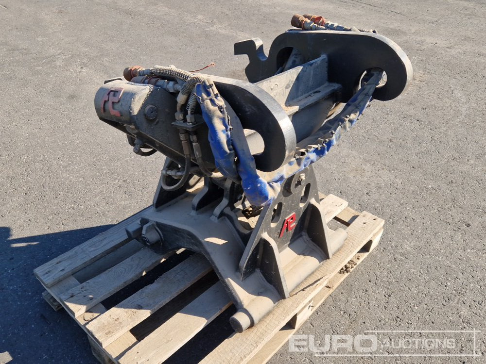Pladdet CW30 Hydraulic Power Tilt QH - Quick coupler: picture 2 Pladdet CW30 Hydraulic Power Tilt QH - Quick coupler: picture 2