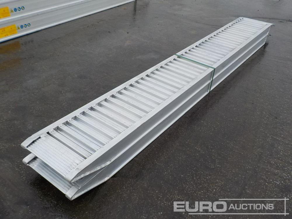 Unused CLM 85.25 Aluminium Loading Ramps (2of) 2920kg Capacity, 2500mm Length - Loading ramp: picture 1 Unused CLM 85.25 Aluminium Loading Ramps (2of) 2920kg Capacity, 2500mm Length - Loading ramp: picture 1