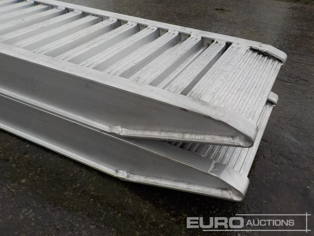 Unused CLM 85.25 Aluminium Loading Ramps (2of) 2920kg Capacity, 2500mm Length - Loading ramp: picture 3 Unused CLM 85.25 Aluminium Loading Ramps (2of) 2920kg Capacity, 2500mm Length - Loading ramp: picture 3