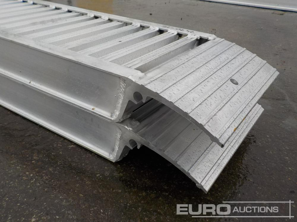 Unused CLM 85.25 Aluminium Loading Ramps (2of) 2920kg Capacity, 2500mm Length - Loading ramp: picture 4 Unused CLM 85.25 Aluminium Loading Ramps (2of) 2920kg Capacity, 2500mm Length - Loading ramp: picture 4