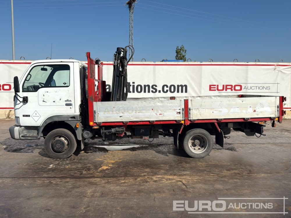 2004 Nissan Cabstar - Dropside/ Flatbed truck: picture 2 2004 Nissan Cabstar - Dropside/ Flatbed truck: picture 2