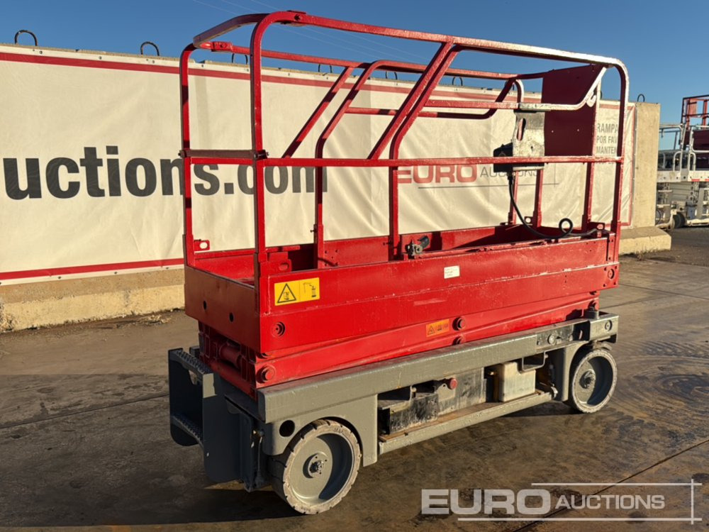 2005 Haulotte Compact 8 - Scissor lift: picture 1 2005 Haulotte Compact 8 - Scissor lift: picture 1