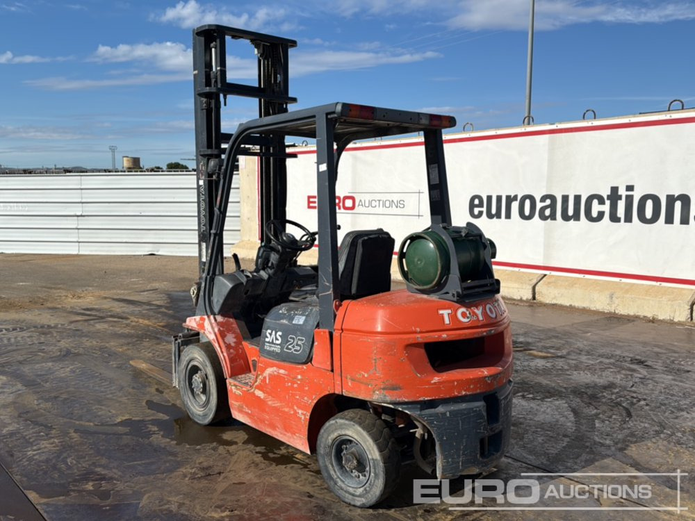 2006 Toyota 427FGF25 - Forklift: picture 3 2006 Toyota 427FGF25 - Forklift: picture 3