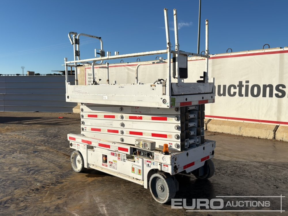 2015 Haulotte Compact 14 - Scissor lift: picture 3 2015 Haulotte Compact 14 - Scissor lift: picture 3