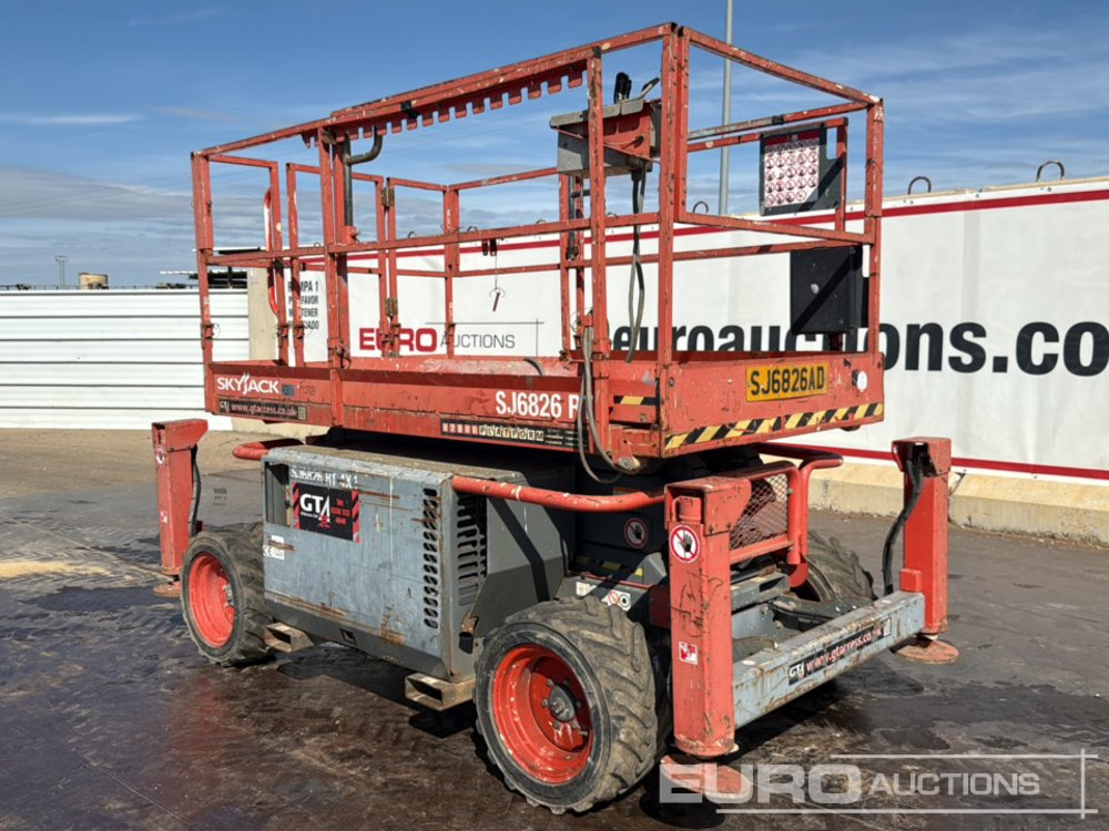 2015 SkyJack SJ6826RT - Scissor lift: picture 3 2015 SkyJack SJ6826RT - Scissor lift: picture 3
