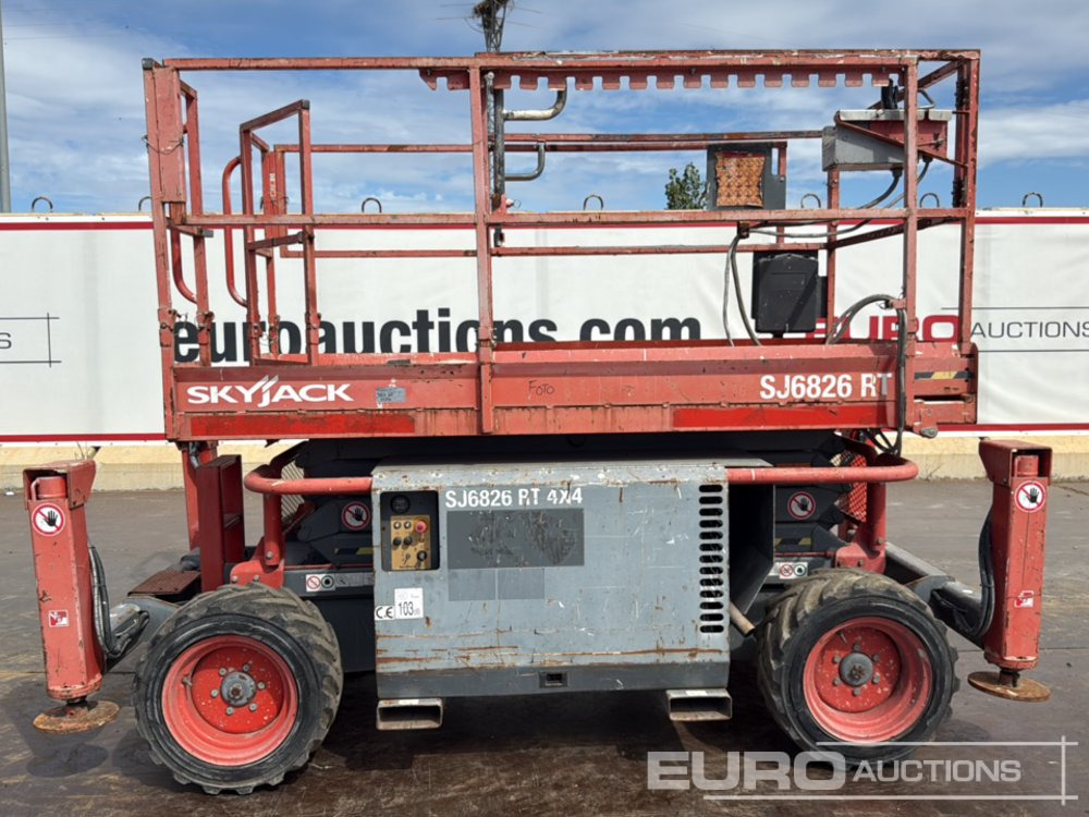 2015 SkyJack SJ6826RT - Scissor lift: picture 2 2015 SkyJack SJ6826RT - Scissor lift: picture 2