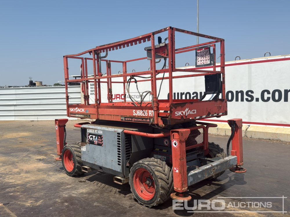 2015 SkyJack SJ6826RT - Scissor lift: picture 3 2015 SkyJack SJ6826RT - Scissor lift: picture 3