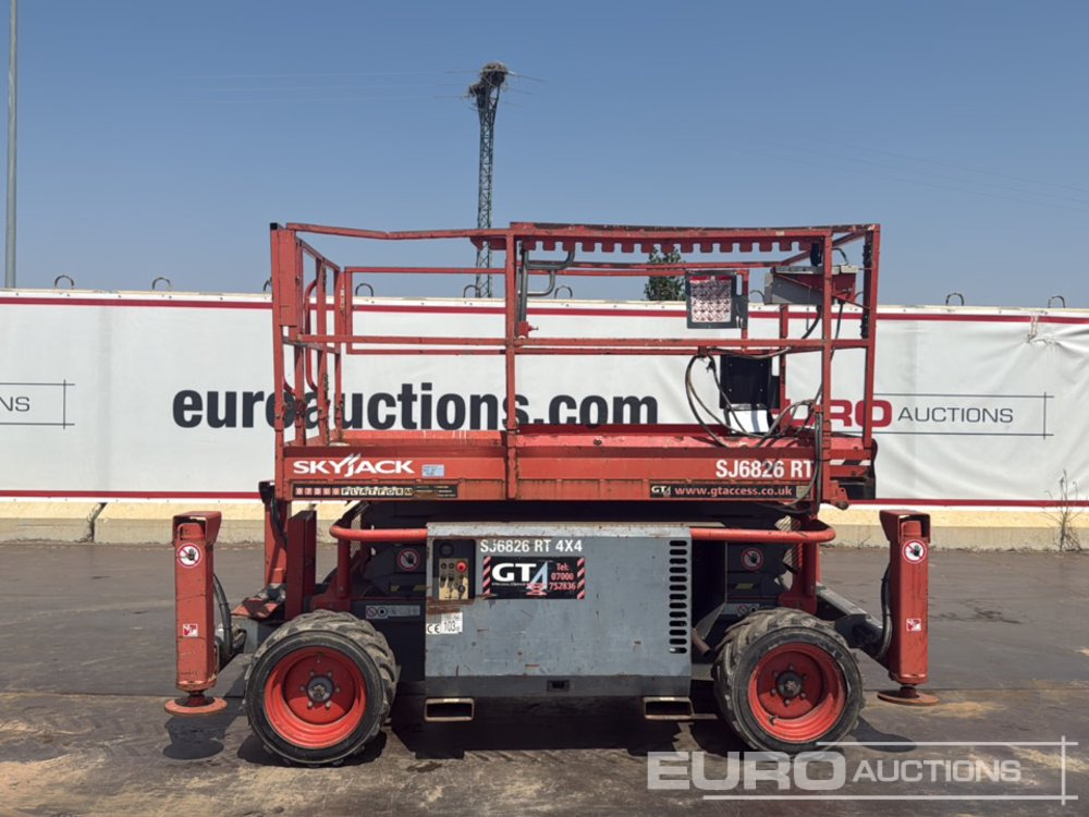2015 SkyJack SJ6826RT - Scissor lift: picture 2 2015 SkyJack SJ6826RT - Scissor lift: picture 2