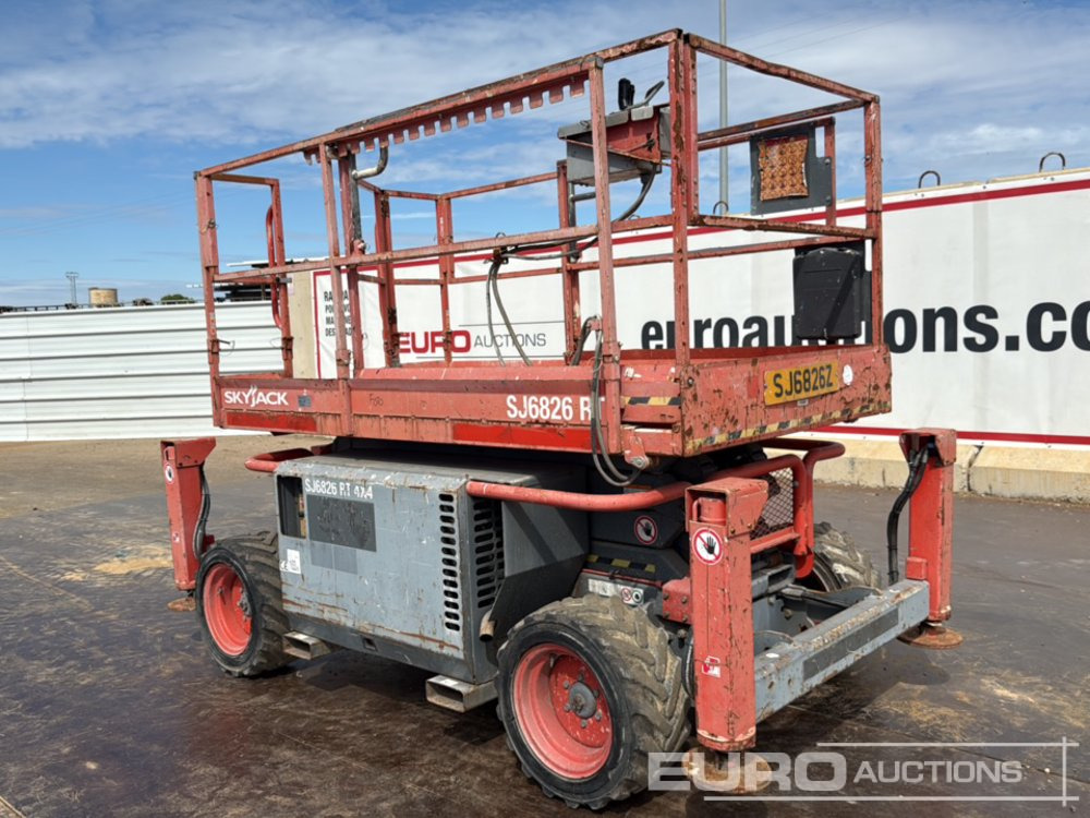 2015 SkyJack SJ6826RT - Scissor lift: picture 3 2015 SkyJack SJ6826RT - Scissor lift: picture 3