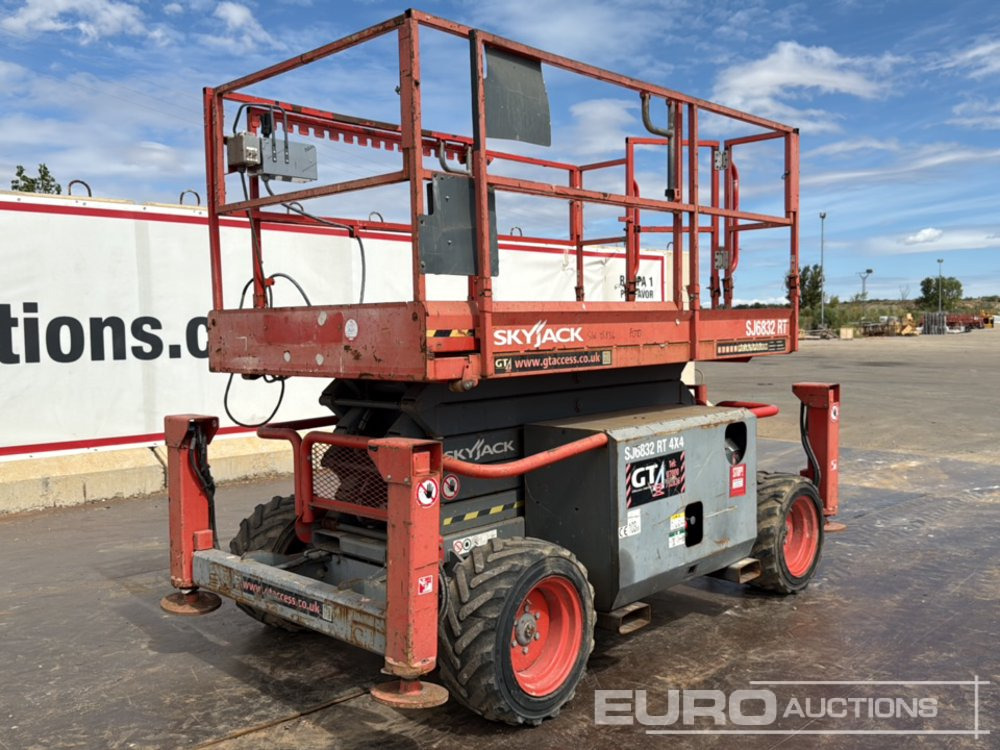 2015 SkyJack SJ6832RT - Scissor lift: picture 5 2015 SkyJack SJ6832RT - Scissor lift: picture 5