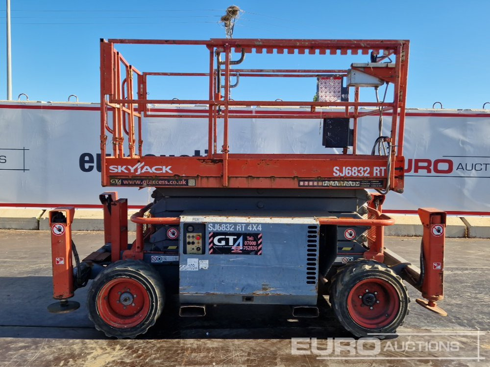 2015 SkyJack SJ6832RT - Scissor lift: picture 2 2015 SkyJack SJ6832RT - Scissor lift: picture 2