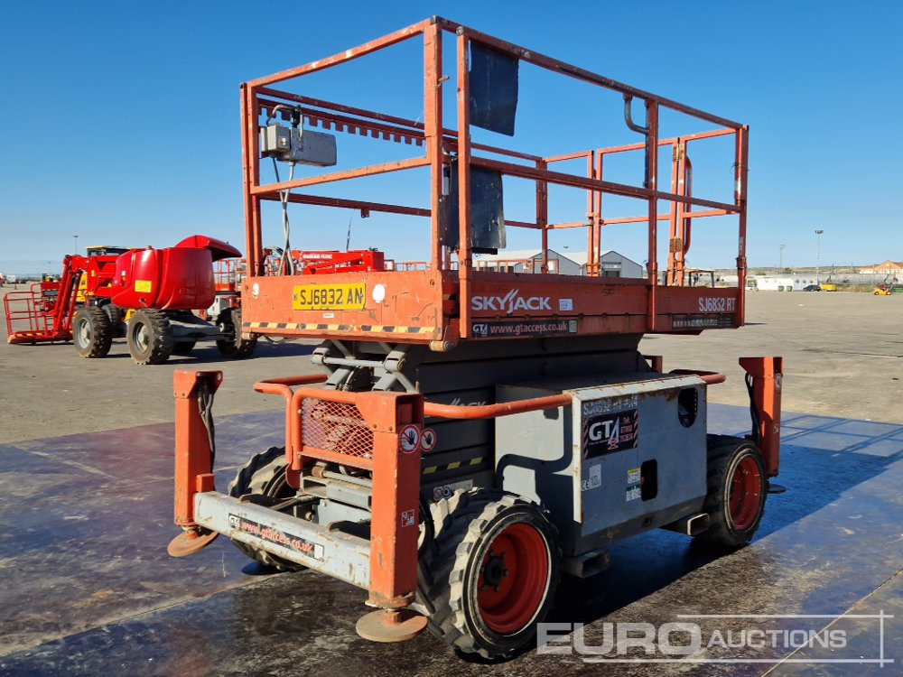 2015 SkyJack SJ6832RT - Scissor lift: picture 5 2015 SkyJack SJ6832RT - Scissor lift: picture 5