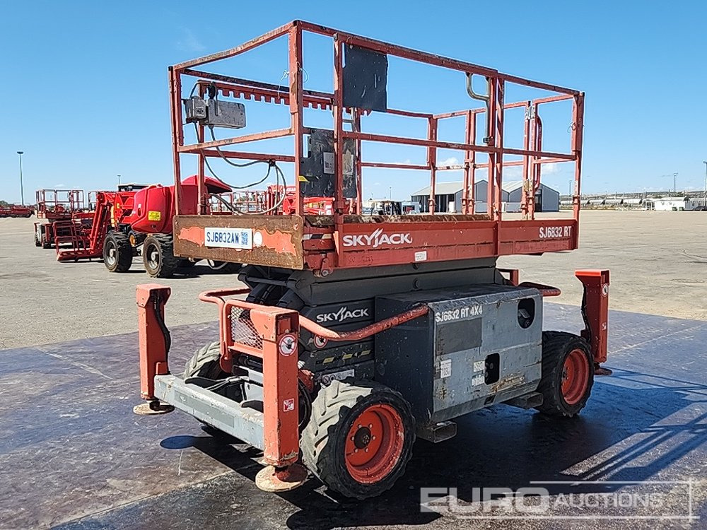 2015 SkyJack SJ6832RT - Scissor lift: picture 5 2015 SkyJack SJ6832RT - Scissor lift: picture 5