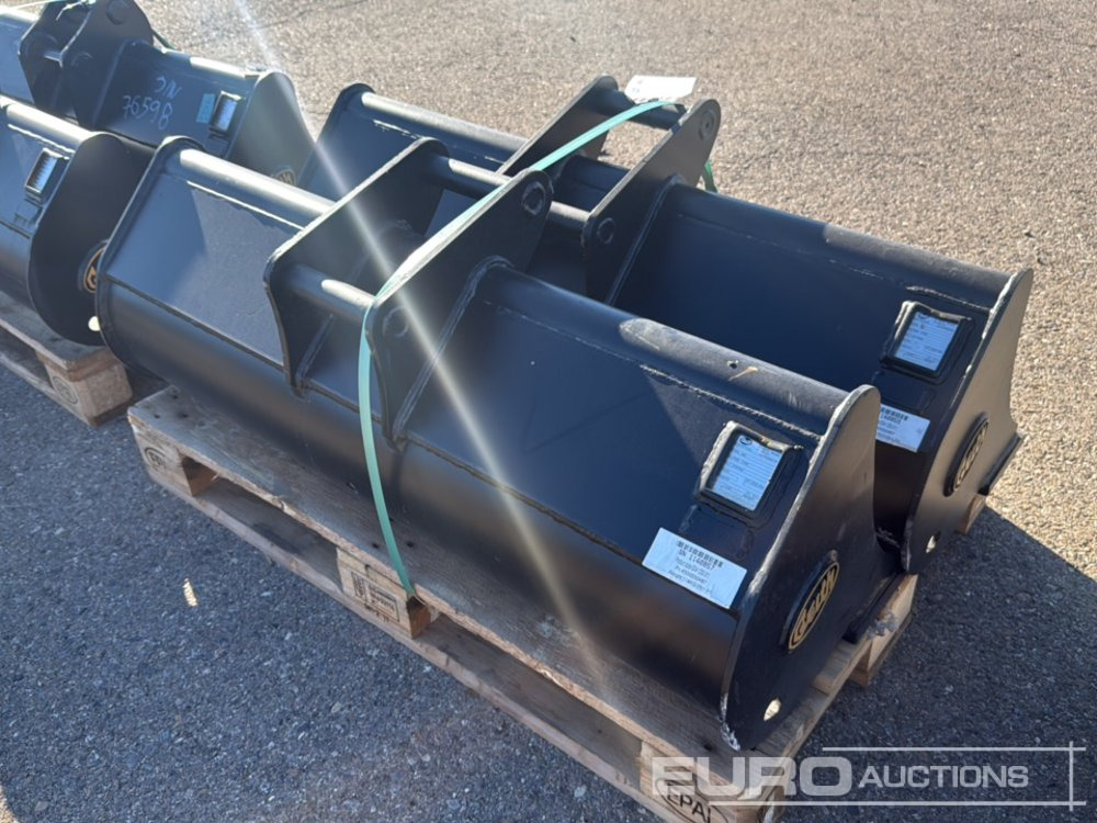 Geith Ditching Bucket G04-1200 to suit QR40 (S/Ns 1140857, 1140859) (2 of) - Bucket: picture 2 Geith Ditching Bucket G04-1200 to suit QR40 (S/Ns 1140857, 1140859) (2 of) - Bucket: picture 2