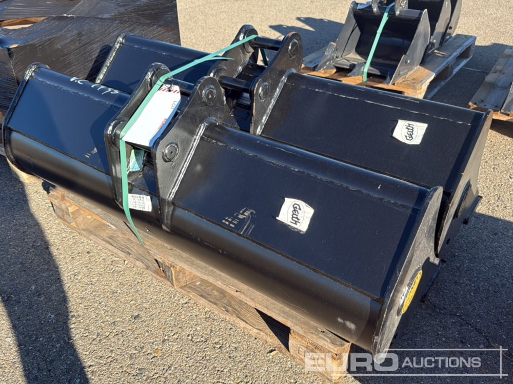 Geith Ditching Bucket G04R-1400-4588 to suit MCR922 (S/Ns 1163051, 1163052) (2 of) - Bucket: picture 4 Geith Ditching Bucket G04R-1400-4588 to suit MCR922 (S/Ns 1163051, 1163052) (2 of) - Bucket: picture 4