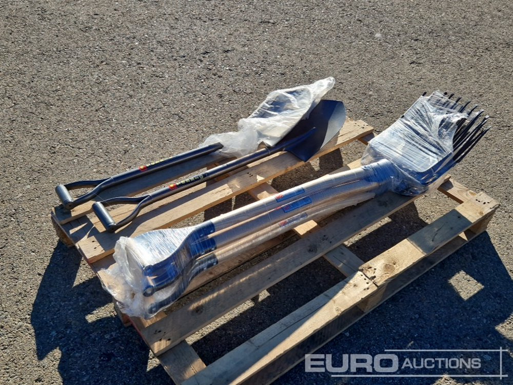 Pallet of Shovels (2 of), Rakes (4 of) - Construction equipment: picture 2 Pallet of Shovels (2 of), Rakes (4 of) - Construction equipment: picture 2