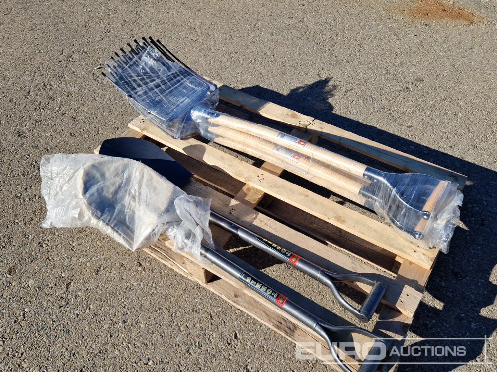 Pallet of Shovels (2 of), Rakes (4 of) - Construction equipment: picture 1 Pallet of Shovels (2 of), Rakes (4 of) - Construction equipment: picture 1