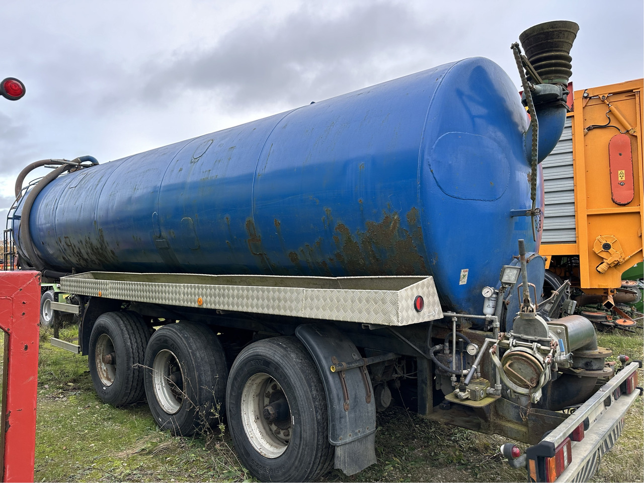 Bardenhorst Gülletransportauflieger 28.000 - Fertilizing equipment: picture 5 Bardenhorst Gülletransportauflieger 28.000 - Fertilizing equipment: picture 5