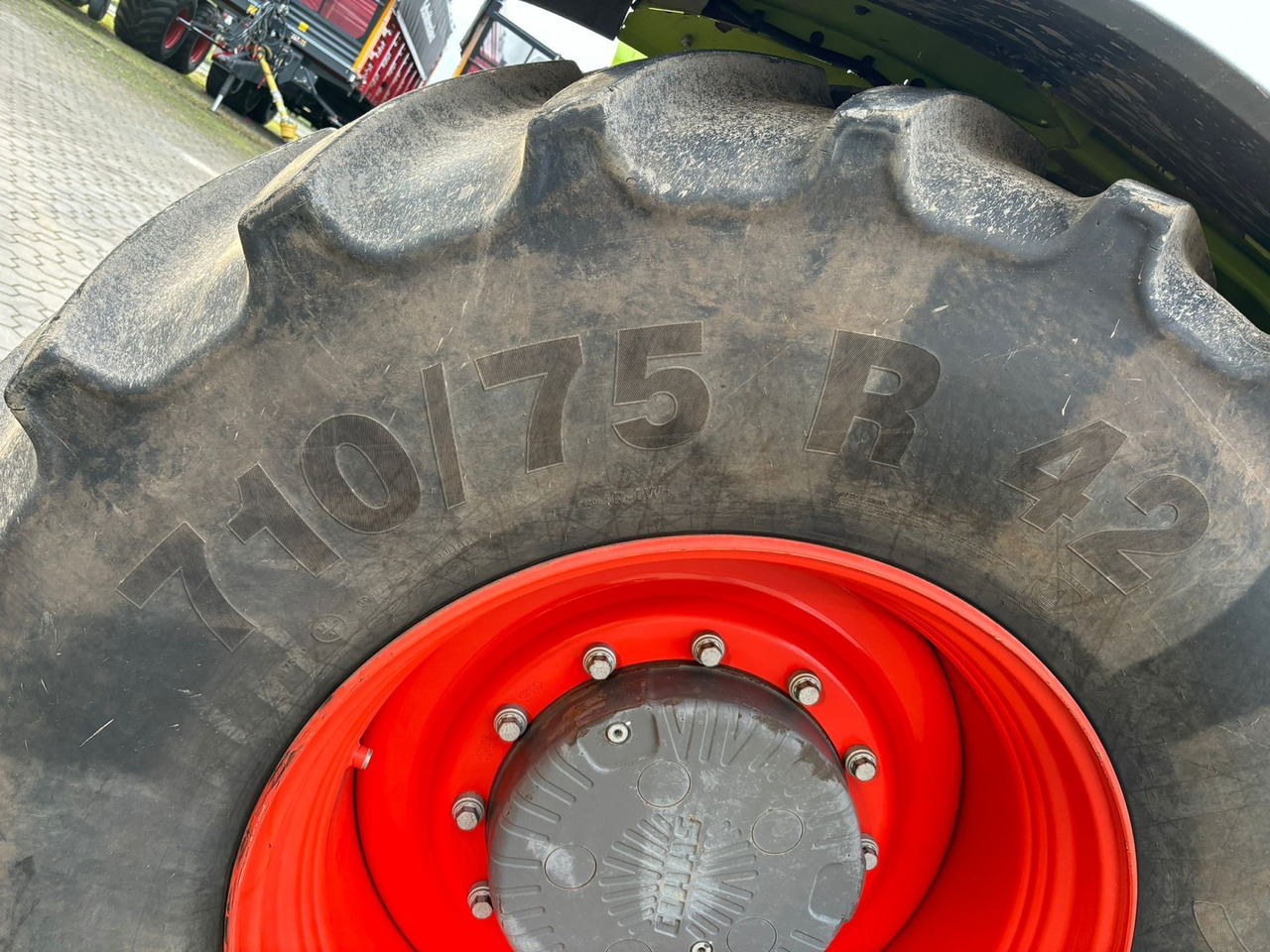 Claas Xerion 4200 Trac - Farm tractor: picture 2 Claas Xerion 4200 Trac - Farm tractor: picture 2