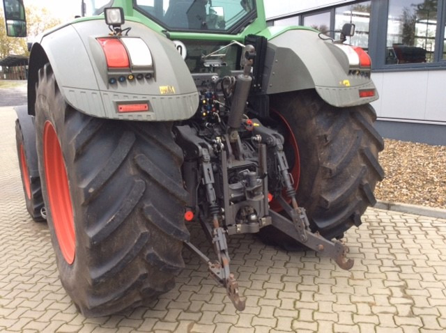 Farm tractor Fendt 824 Vario S4 Profi: picture 7