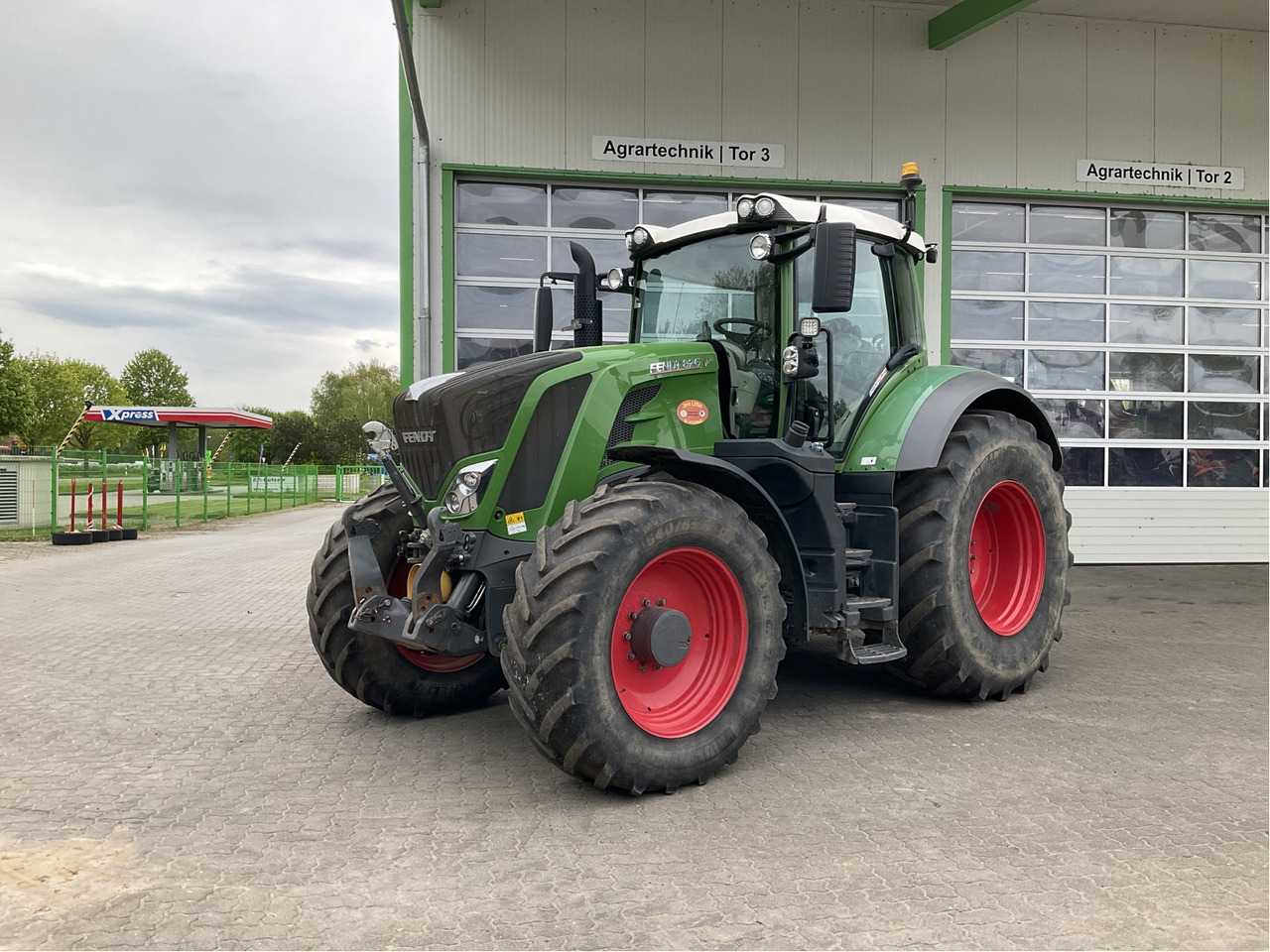 Fendt 826 Vario S4 - Farm tractor: picture 1 Fendt 826 Vario S4 - Farm tractor: picture 1