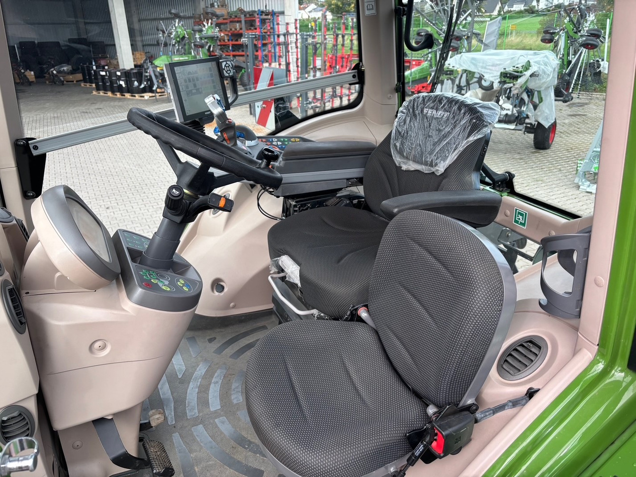 Fendt 826 Vario S4 ProfiPlus - Farm tractor: picture 4 Fendt 826 Vario S4 ProfiPlus - Farm tractor: picture 4