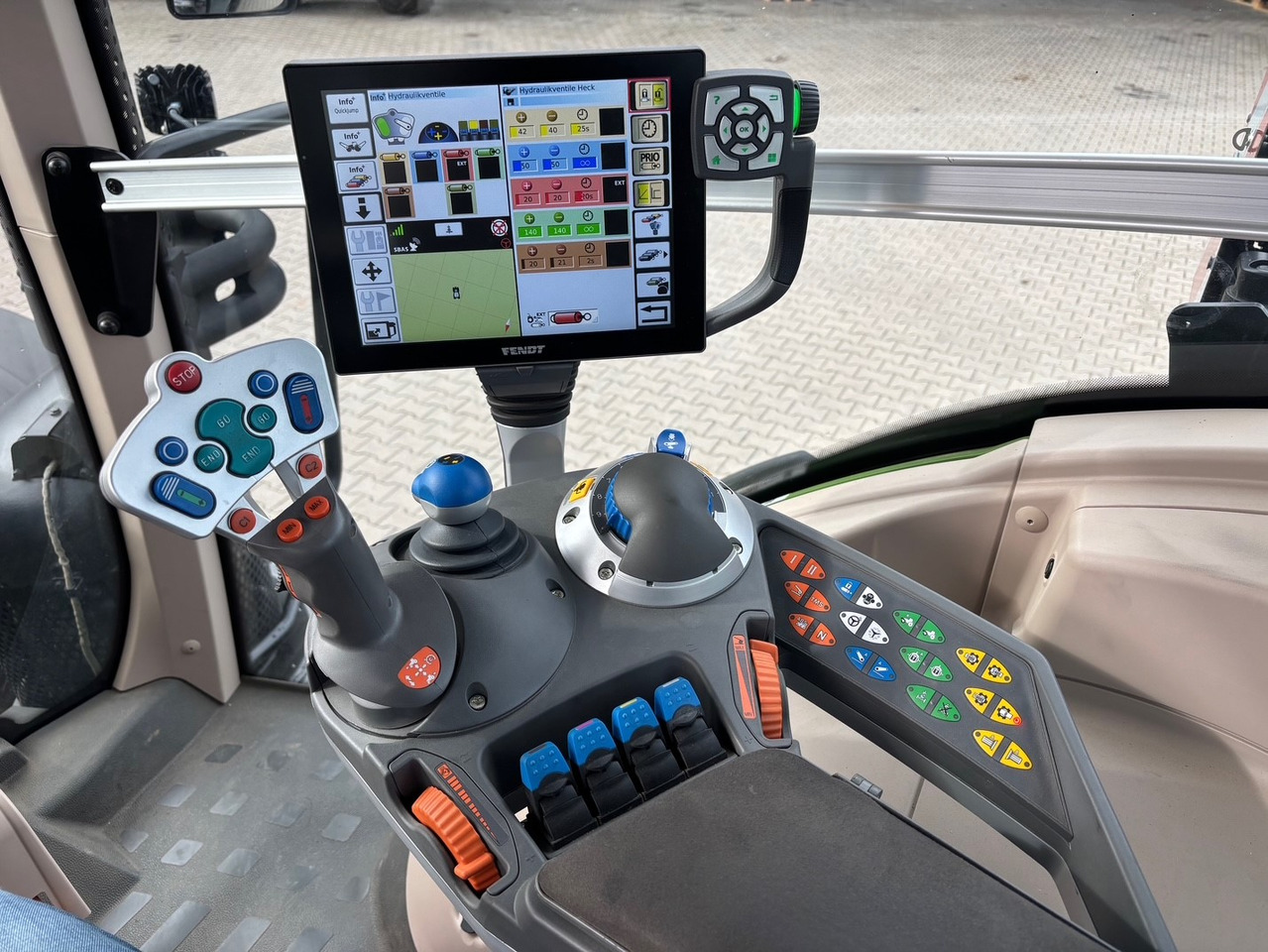 Fendt 826 Vario S4 ProfiPlus - Farm tractor: picture 3 Fendt 826 Vario S4 ProfiPlus - Farm tractor: picture 3