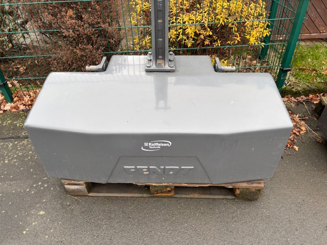 Fendt Belastungsgewicht 2500 kg - Farm tractor: picture 1 Fendt Belastungsgewicht 2500 kg - Farm tractor: picture 1