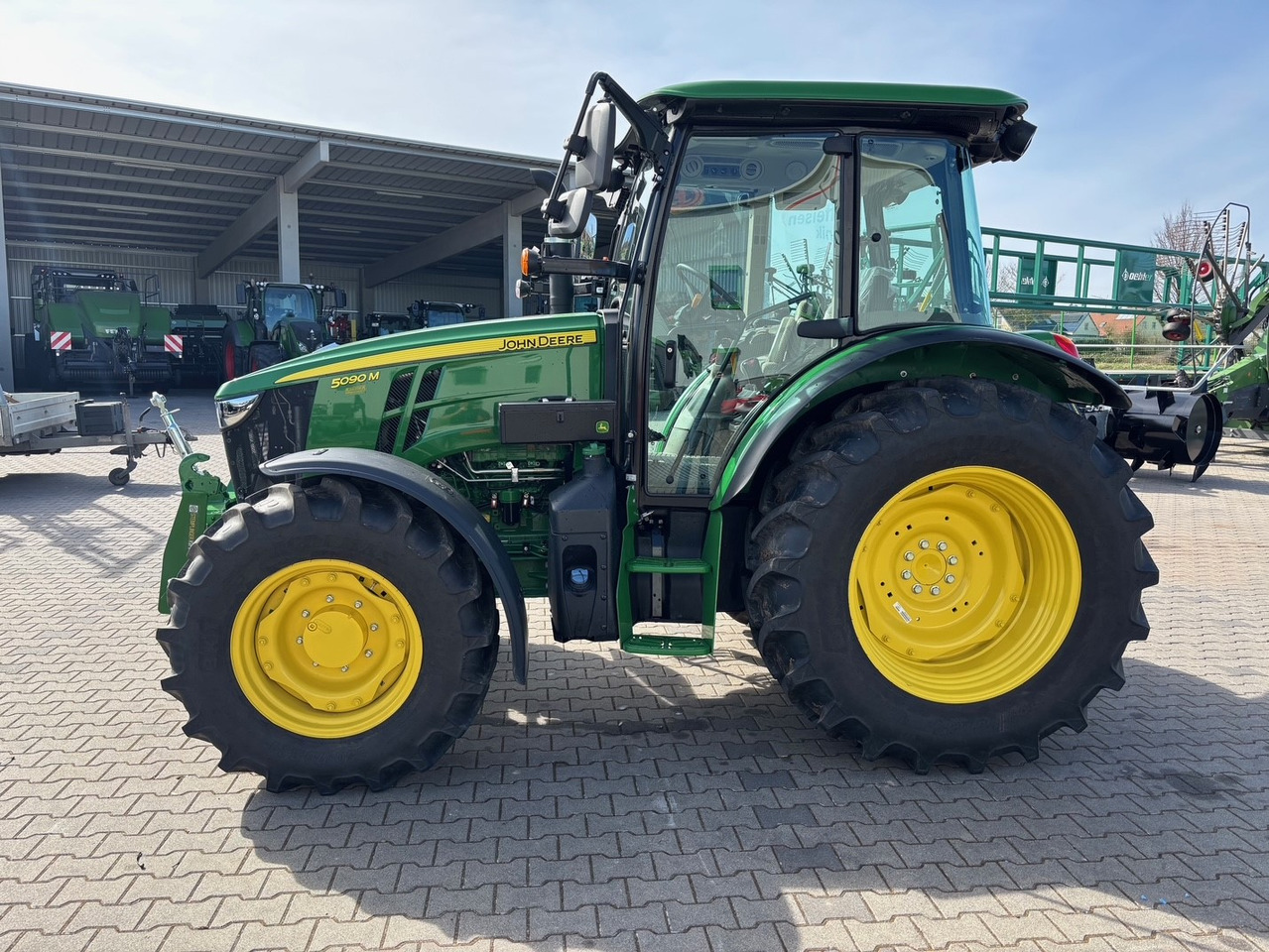 John Deere 5090 M - Farm tractor: picture 1 John Deere 5090 M - Farm tractor: picture 1