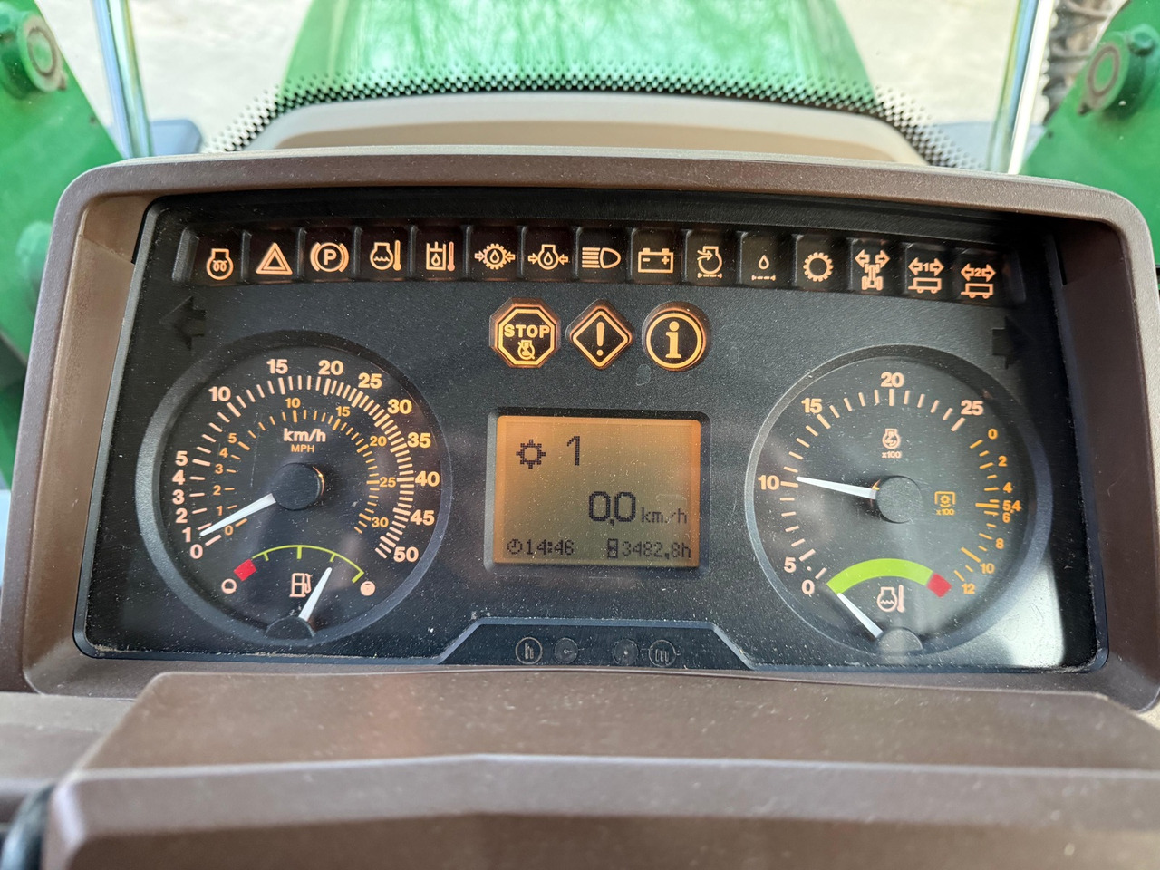 Farm tractor John Deere 6420: picture 10