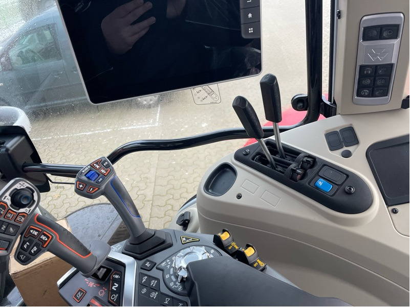 Massey Ferguson 6S.135 Dyna-VT EFFICIENT - Farm tractor: picture 2 Massey Ferguson 6S.135 Dyna-VT EFFICIENT - Farm tractor: picture 2