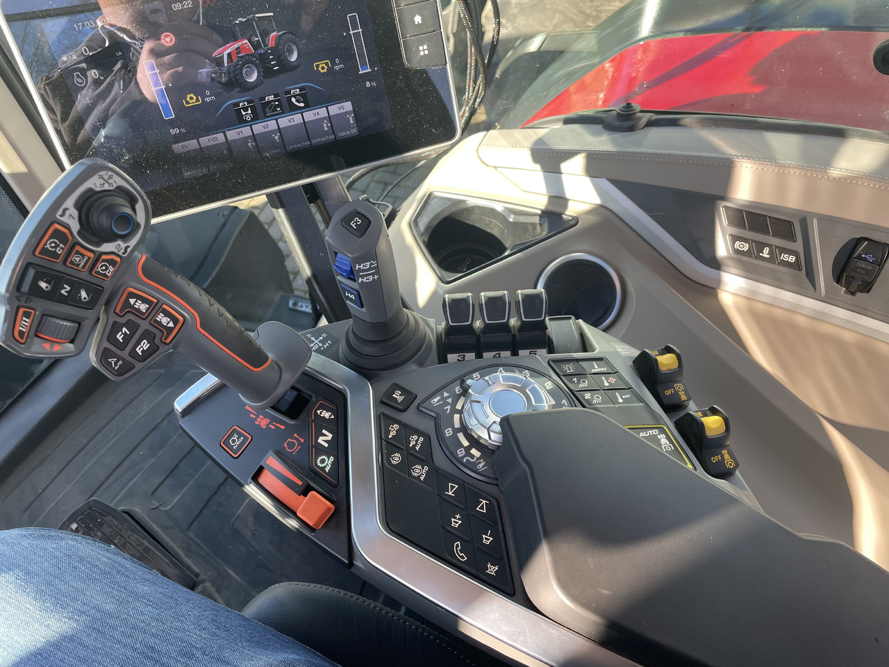 Massey Ferguson 8S.265 Dyna-VT EXCLUSIVE - Farm tractor: picture 4 Massey Ferguson 8S.265 Dyna-VT EXCLUSIVE - Farm tractor: picture 4