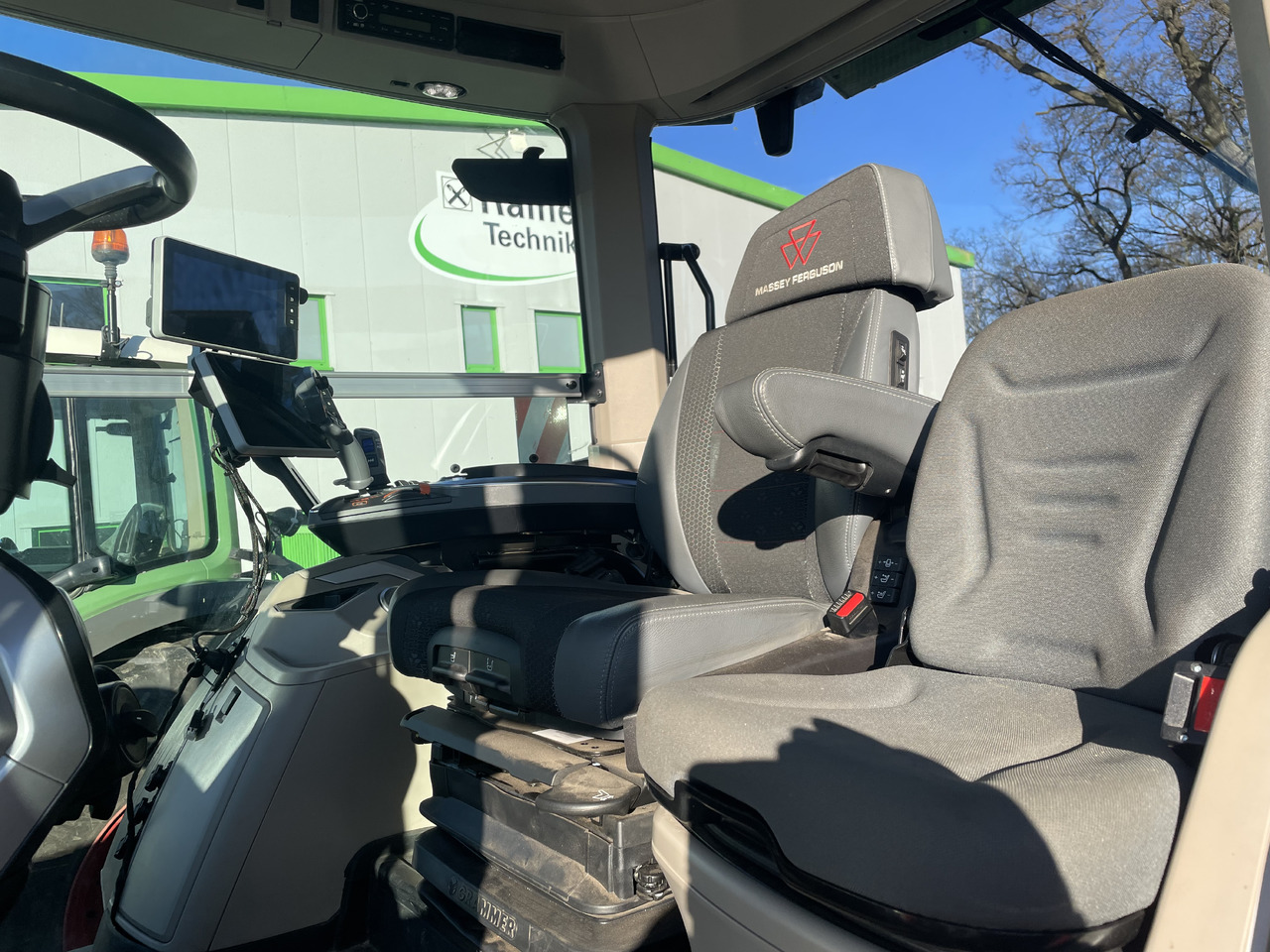 Massey Ferguson 8S.265 Dyna-VT EXCLUSIVE - Farm tractor: picture 3 Massey Ferguson 8S.265 Dyna-VT EXCLUSIVE - Farm tractor: picture 3