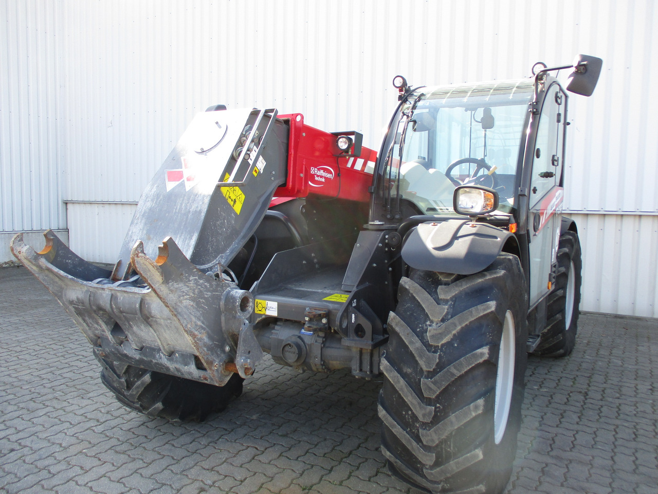 Loader Massey Ferguson TH 7038 T4f: picture 11