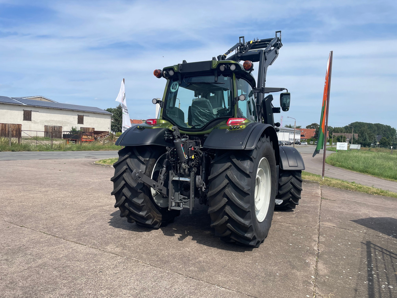 Valtra N155 EA 2B1 - Farm tractor: picture 4 Valtra N155 EA 2B1 - Farm tractor: picture 4