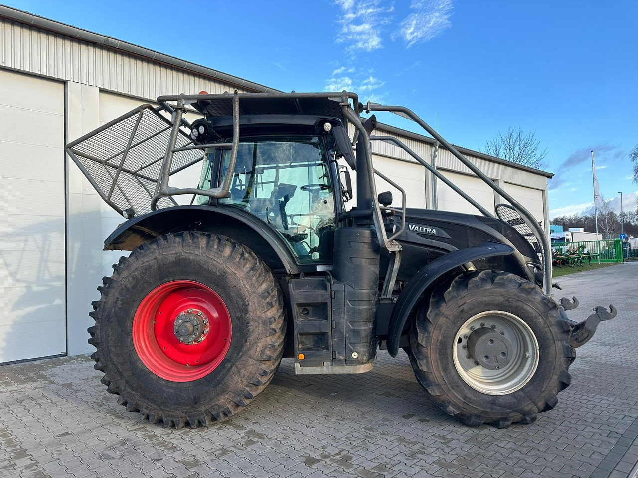 Farm tractor Valtra S 374: picture 7
