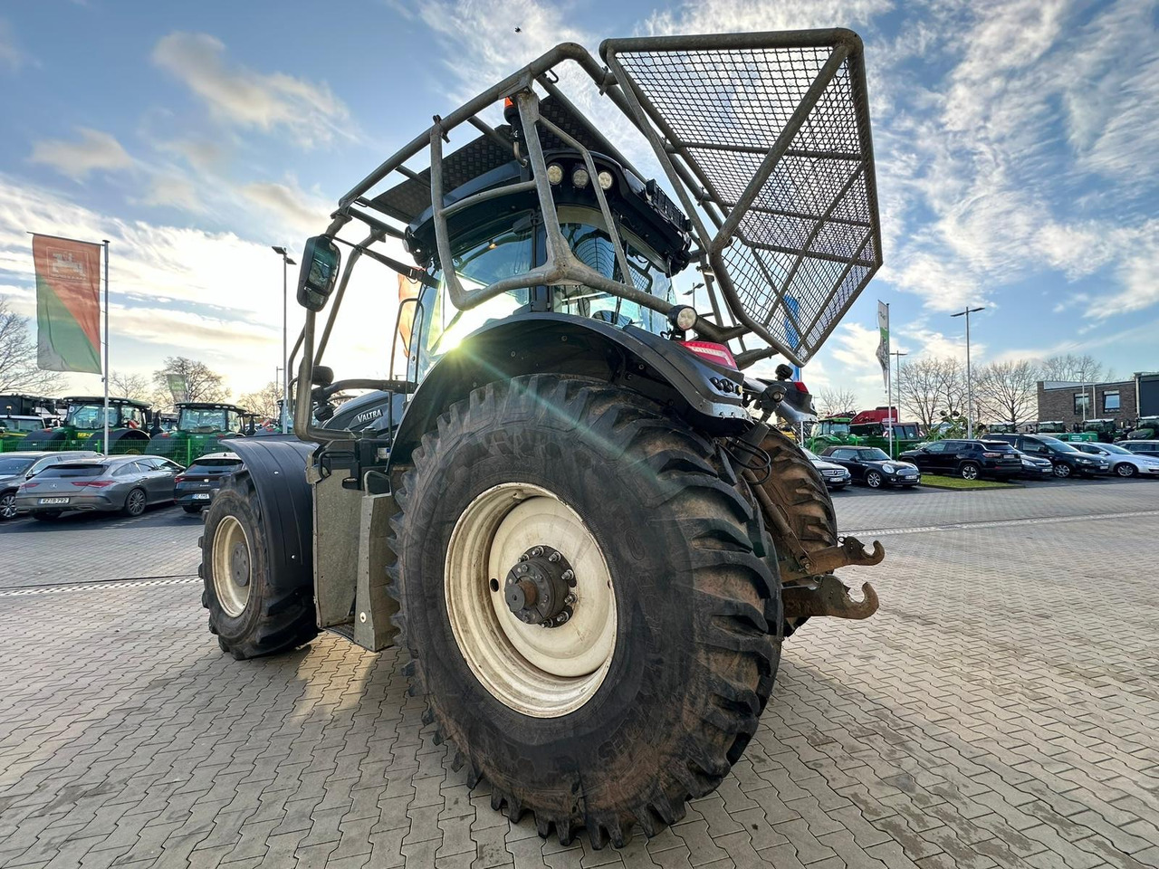 Farm tractor Valtra S 374: picture 6