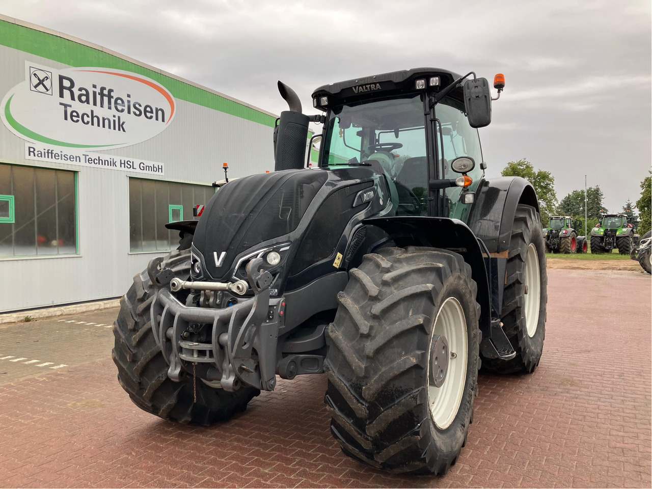 Valtra S 394 - Farm tractor: picture 1 Valtra S 394 - Farm tractor: picture 1