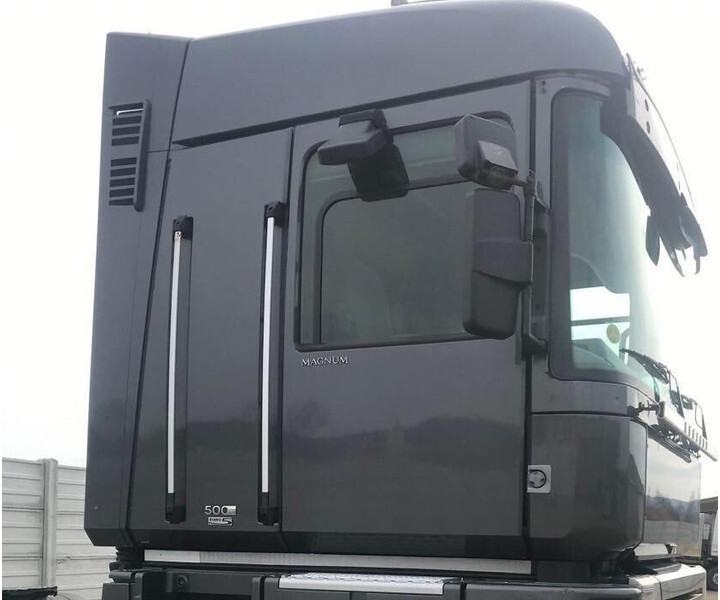 Renault MAGNUM Euro 5 - Cab and interior for Truck: picture 2 Renault MAGNUM Euro 5 - Cab and interior for Truck: picture 2
