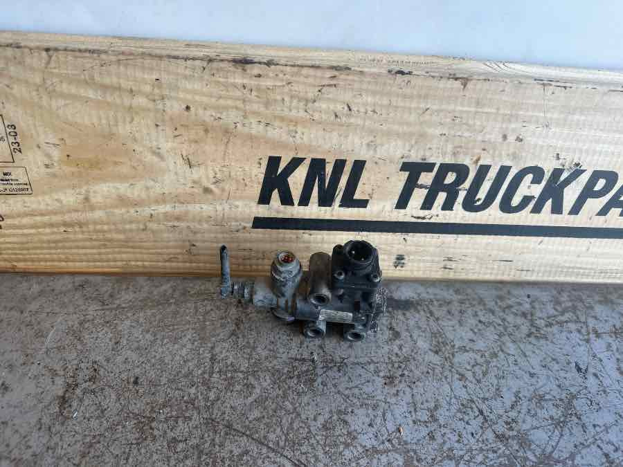 MAN VALVE 51.25902-0084 - Brake valve for Truck: picture 1 MAN VALVE 51.25902-0084 - Brake valve for Truck: picture 1