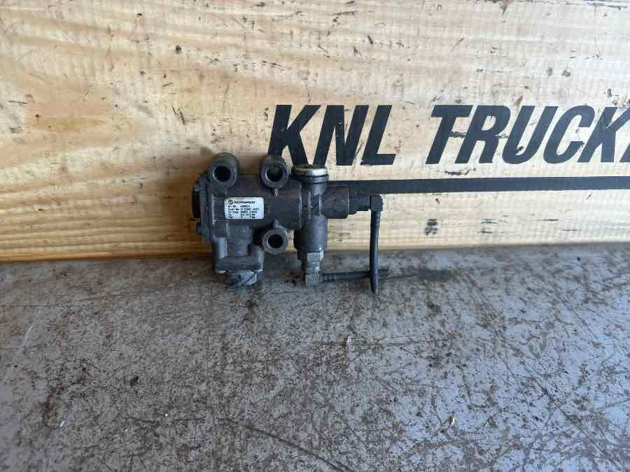 MAN VALVE 51.25902-0123 - Brake valve for Truck: picture 1 MAN VALVE 51.25902-0123 - Brake valve for Truck: picture 1