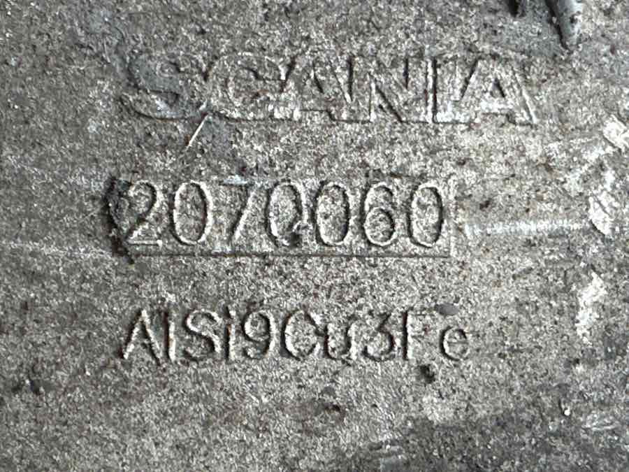 SCANIA ENGINE COVER 2070060 - Engine and parts for Truck: picture 3 SCANIA ENGINE COVER 2070060 - Engine and parts for Truck: picture 3