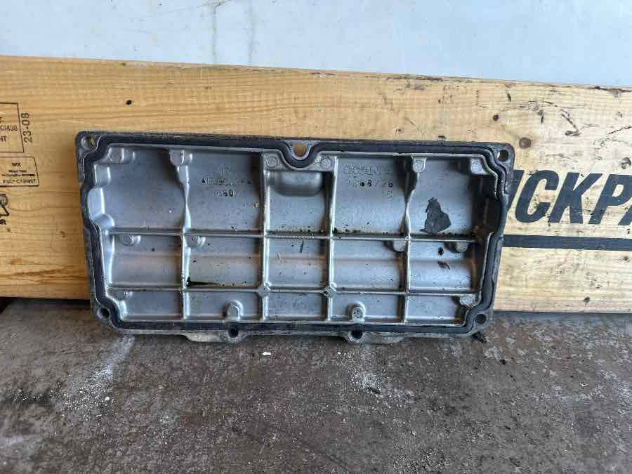 SCANIA ENGINE COVER 2368726 - Engine and parts for Truck: picture 2 SCANIA ENGINE COVER 2368726 - Engine and parts for Truck: picture 2