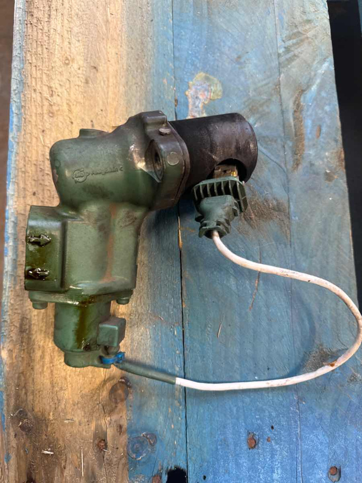 VOLVO EGR VALVE 22301902 - Engine and parts for Truck: picture 1 VOLVO EGR VALVE 22301902 - Engine and parts for Truck: picture 1