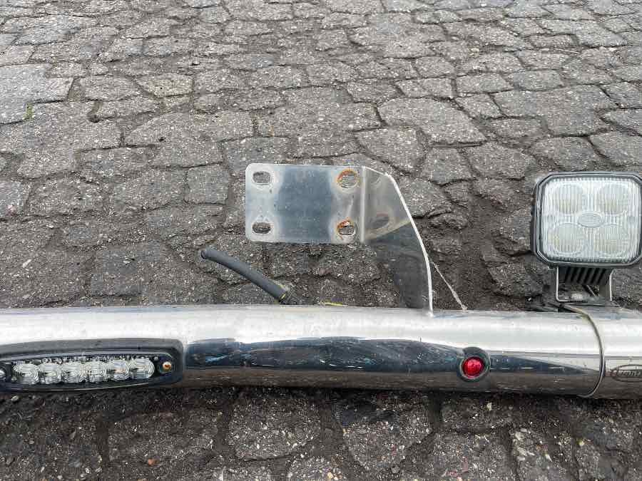VOLVO LIGHT BOOM, CHROME - Lights/ Lighting for Truck: picture 3 VOLVO LIGHT BOOM, CHROME - Lights/ Lighting for Truck: picture 3